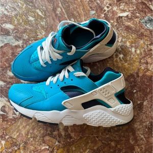 Nike Women's Sneakers in Teal and White